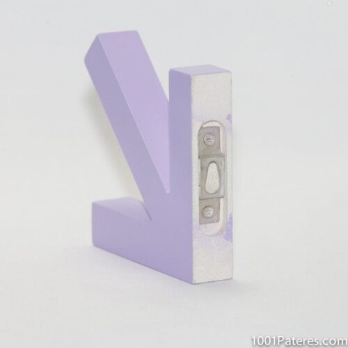 Image 1001 Patère Patere bois laque fleche mauve dans le site N°1 de patère et porte-manteaux de france