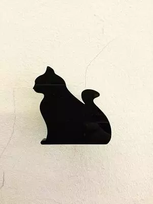 Porte vêtement chat plexi noir ABITO PETROZZI chez 1001 Patères