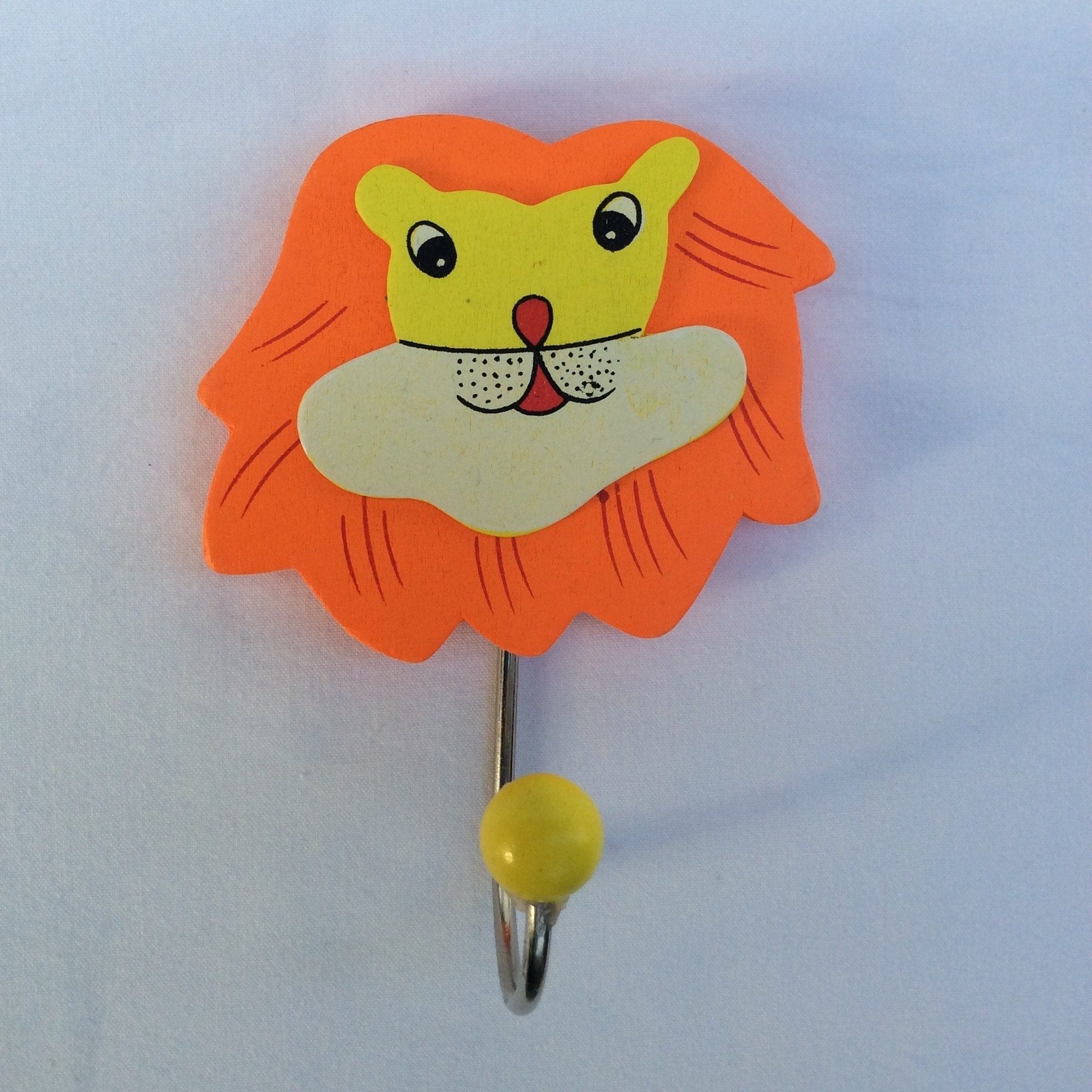 Image 1001 Patère lion orange dans le site N°1 de patère et porte-manteaux de france