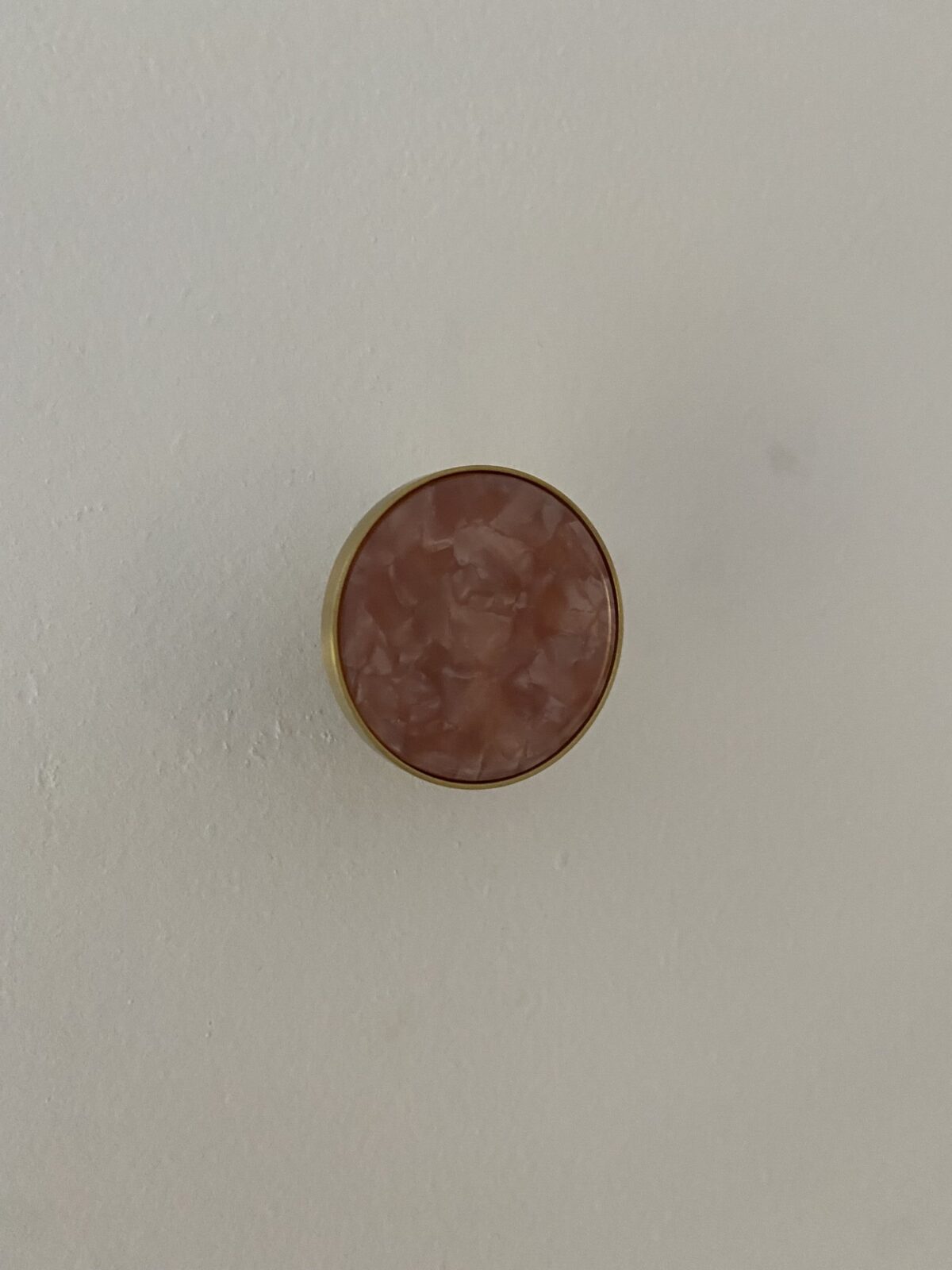Patère cercle laiton quartz rose