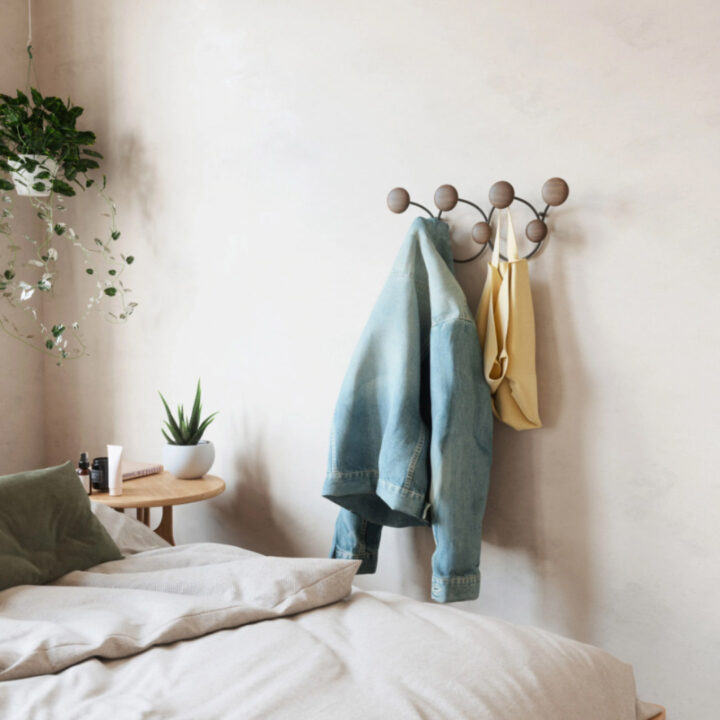 Image 1001 Patère Pateres murales UMBRA modele DOSTY noir et bois fonce dans le site N°1 de patère et porte-manteaux de france